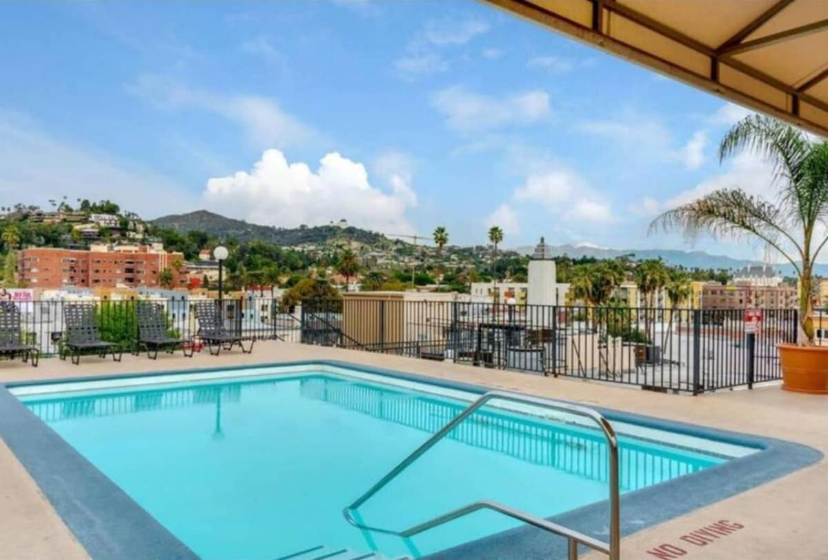 Hollywood Heights 2br With Rooftop Pool And Stunning Views Apartamento